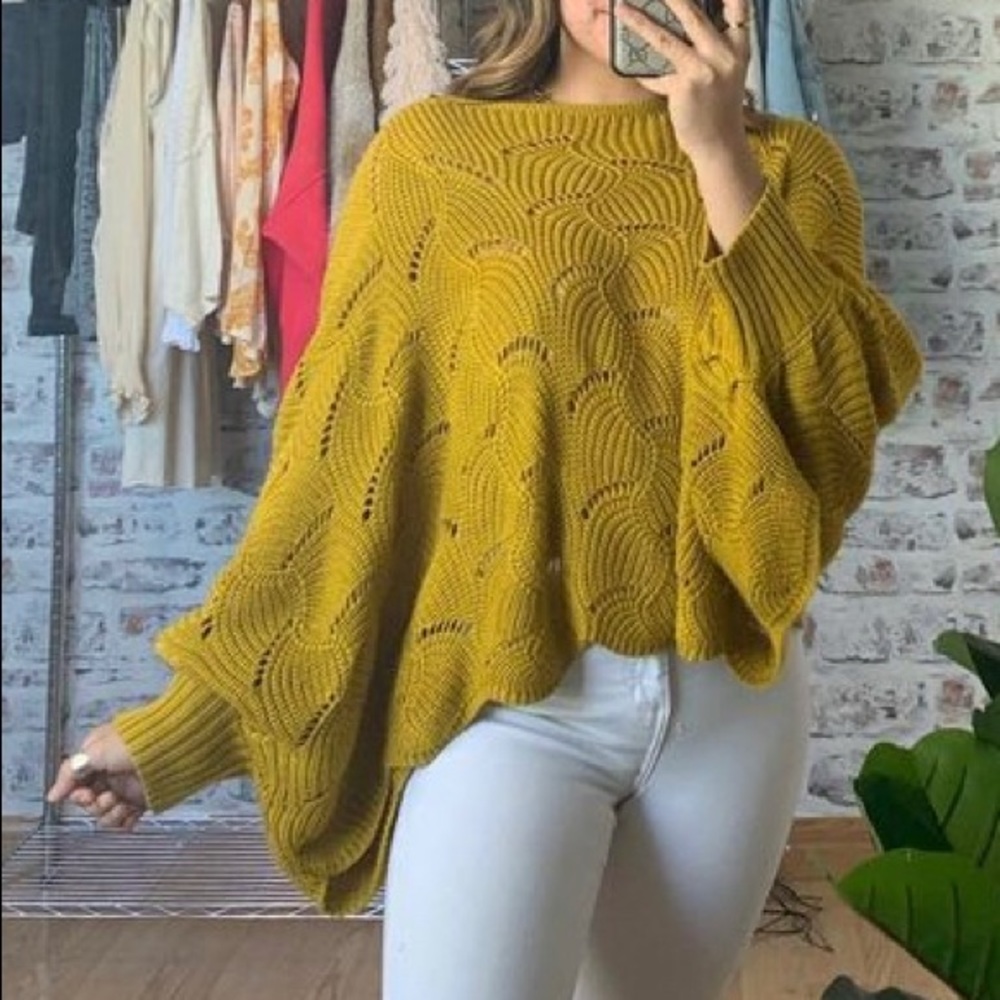 Moon & Madison Mustard yellow scalloped knit sweater